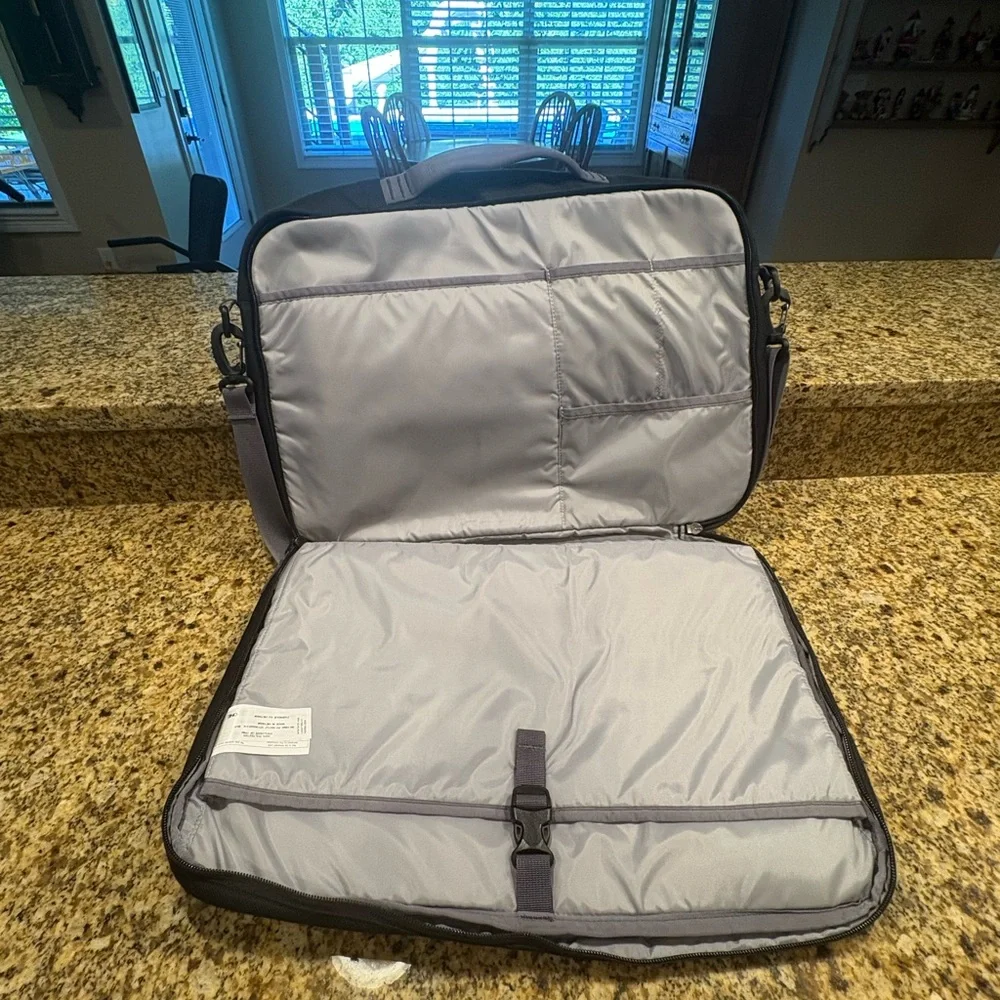 Patagonia Black Polyester Padded Laptop Computer School Business Shoulder Bag